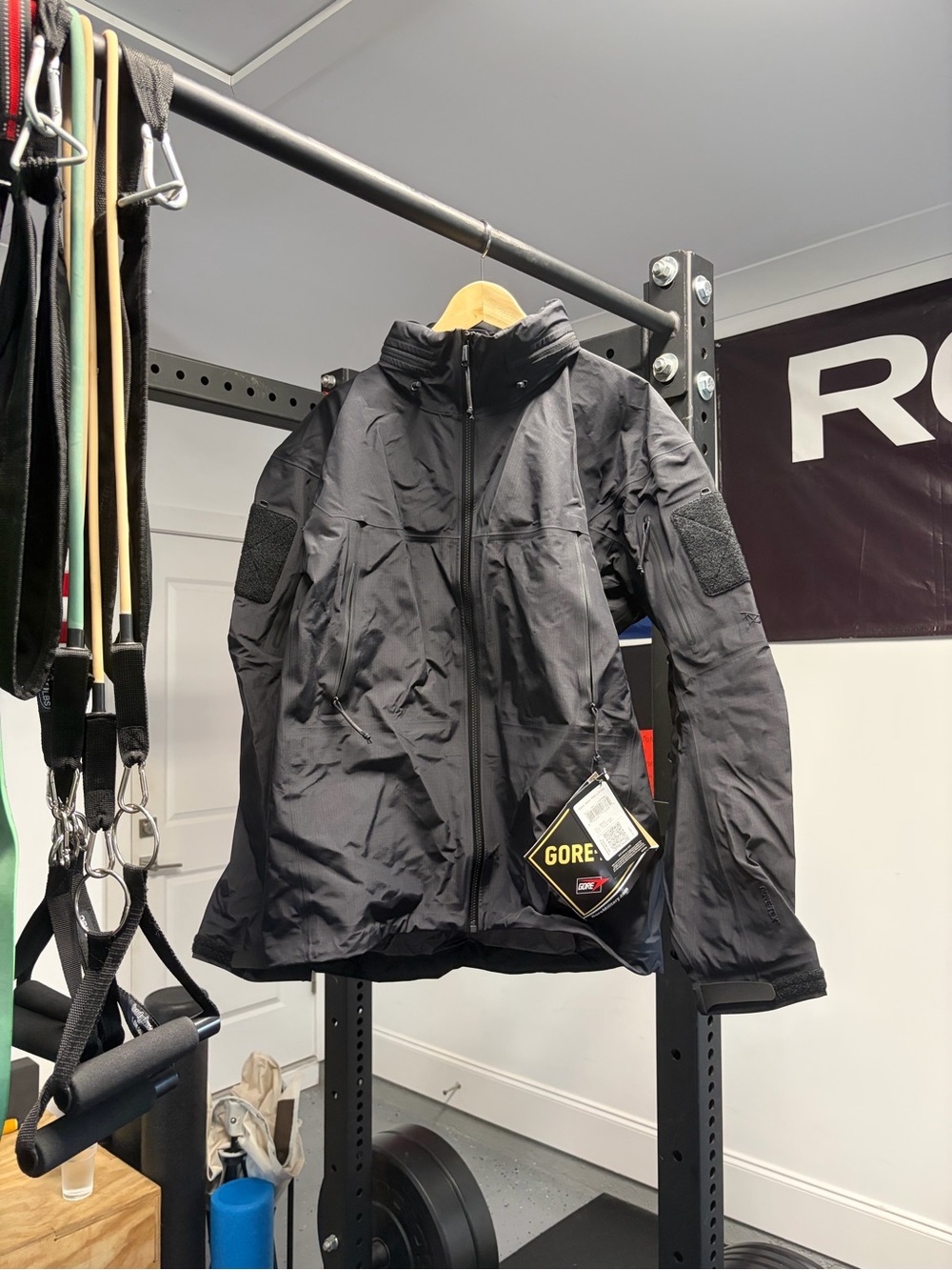 Arc'teryx Black Men's Performance GORE-TEX Jacket Alpha Gen 2